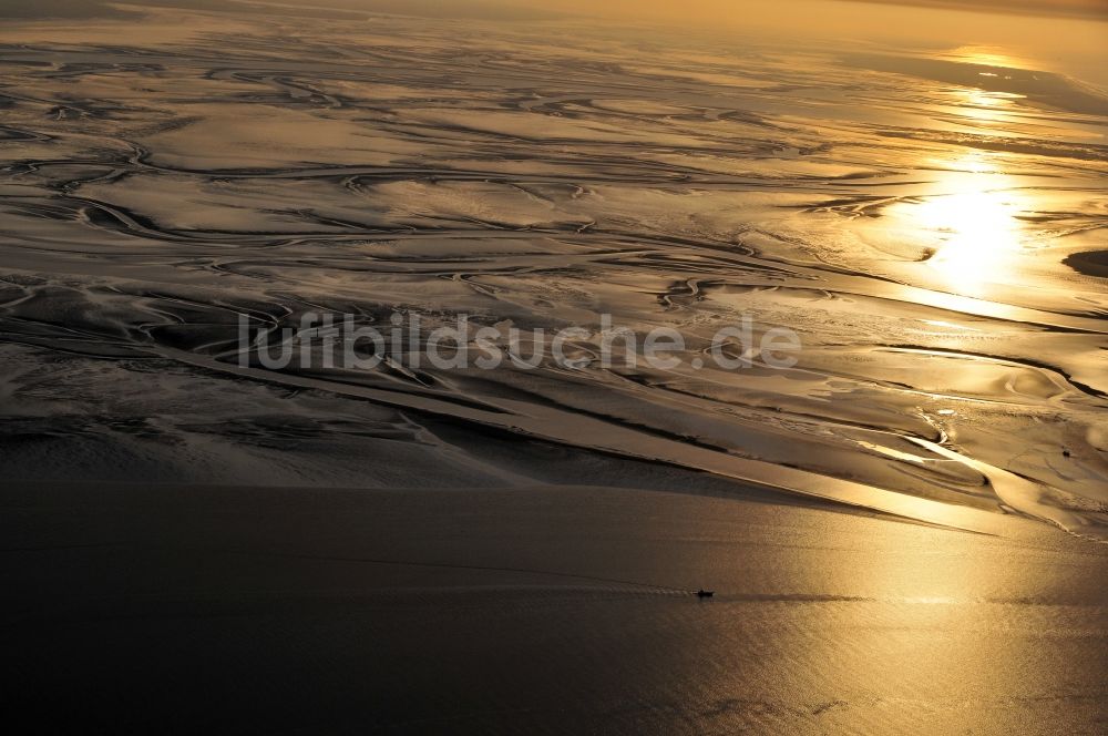 Luftaufnahme Emden - Sonnenuntergang über dem Wattenmeer bei Emden