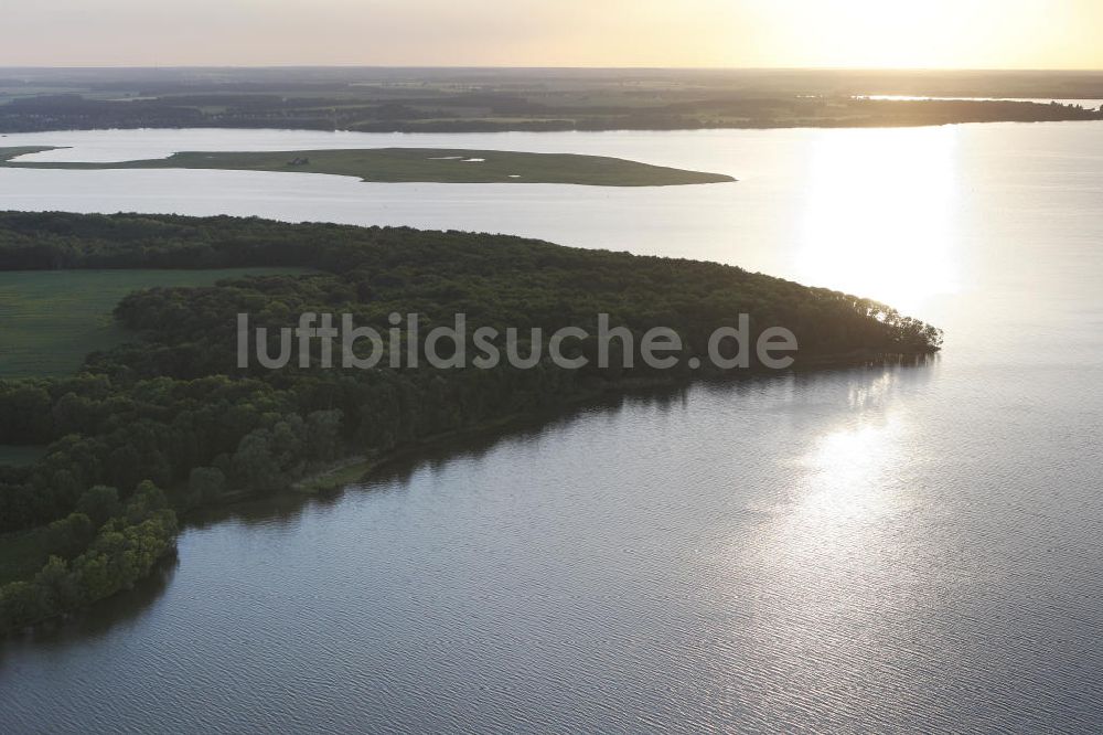 Luftaufnahme Röbel / Müritz - Sonnenuntergang / Landschaftsstimmung am Ufer der Müritz in Mecklenburg- Vorpommern