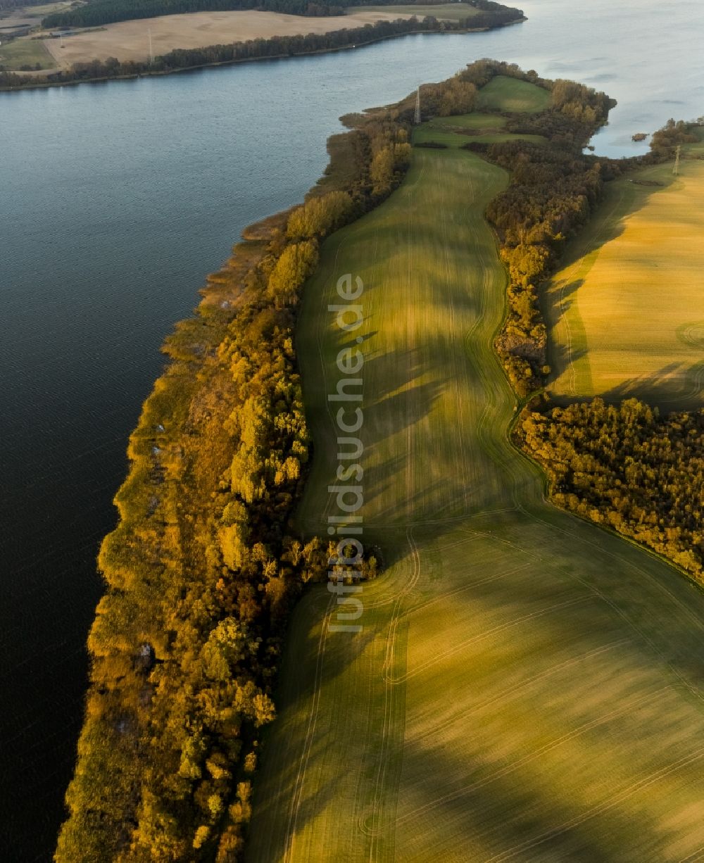 Wesenberg aus der Vogelperspektive: Sonnenuntergangs- Landschaft am Ufer des Woblitzsee bei Wesenberg im Bundesland Mecklenburg-Vorpommern