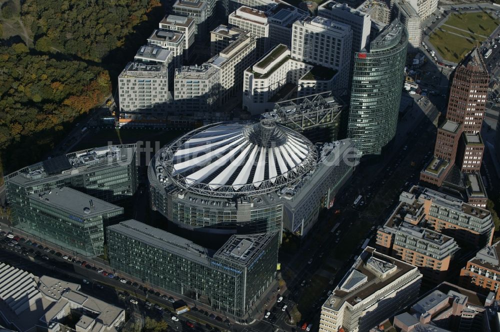 Berlin von oben - SonyCenter und Bahntower am Potsdamer Platz in Berlin