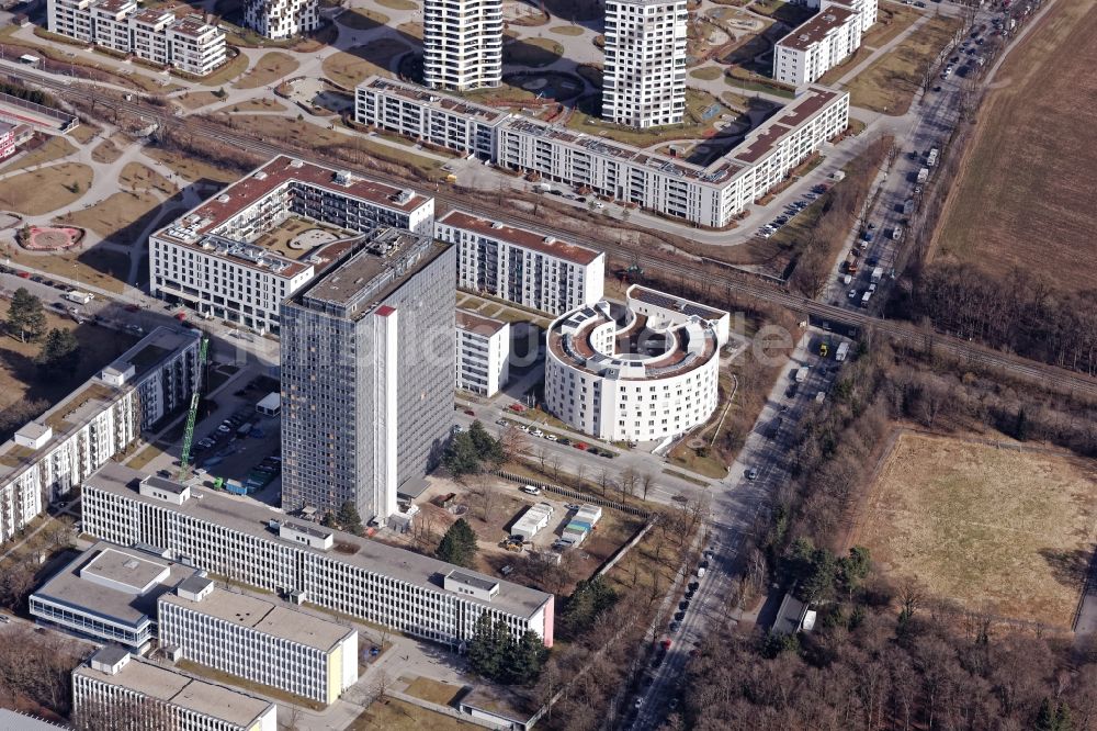 München von oben - South One, ehemaliges Siemens Hochhaus Gebäude in München Obersendling im Bundesland Bayern