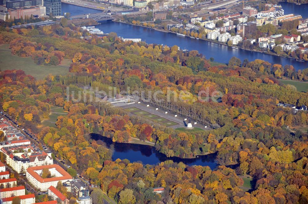 Berlin von oben - Sowjetische Ehrenmal im Treptower Park