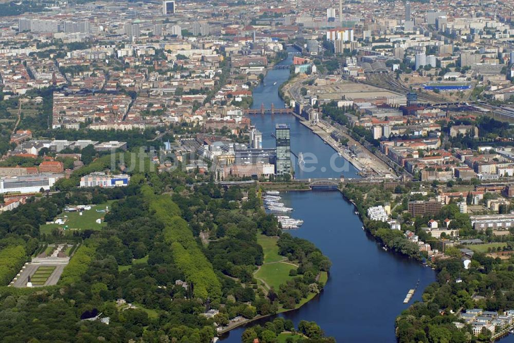 Luftaufnahme Berlin - Sowjetisches Ehrenmal im Treptower Park