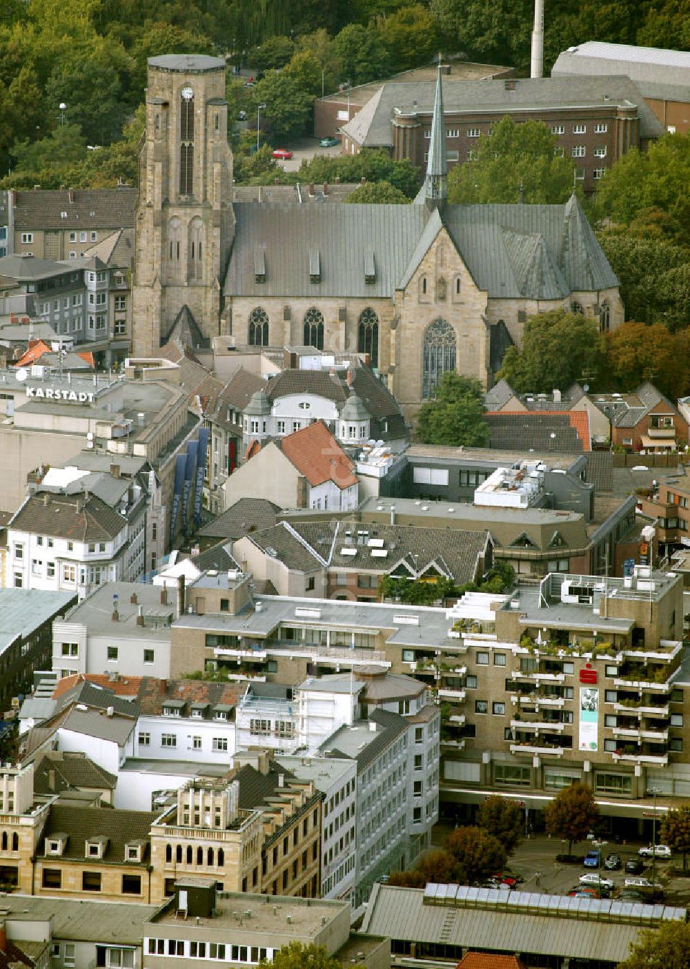 Gelsenkirchen aus der Vogelperspektive: Sparkasse und St. Urbanus Kirche in Gelsenkirchen