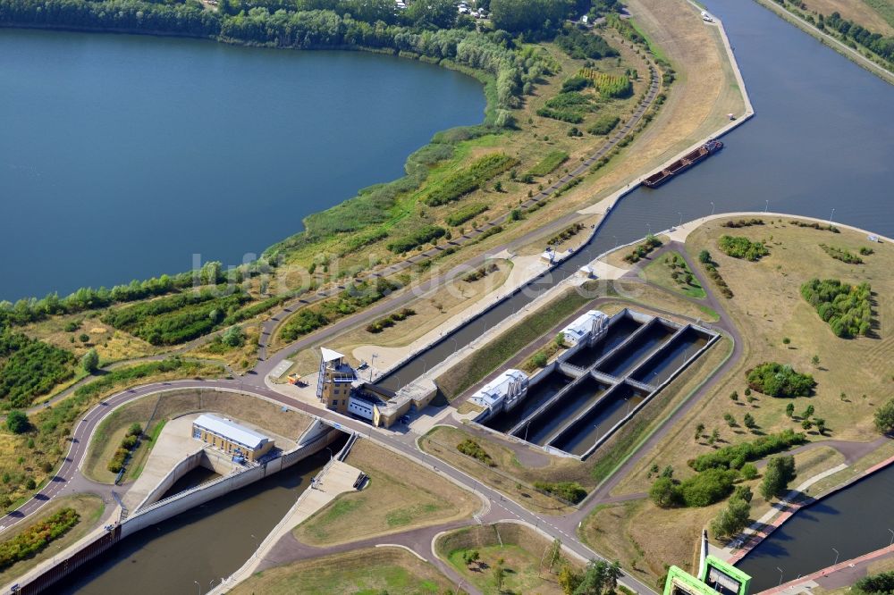 Luftbild Magdeburg - Sparschleuse Rothensee am Wasserstraßenkreuz Magdeburg in Sachsen-Anhalt