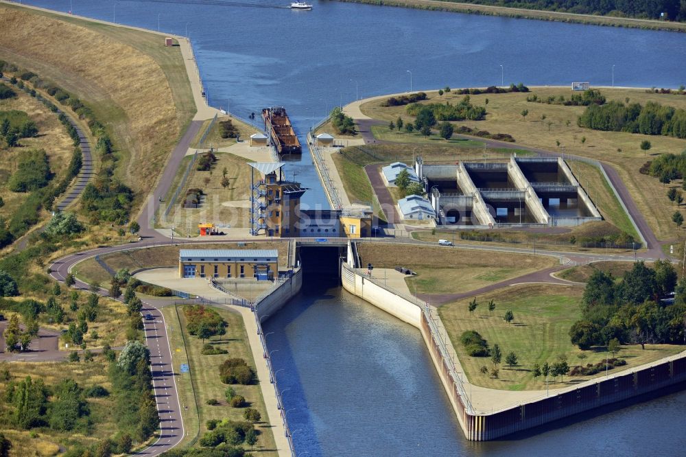 Luftaufnahme Magdeburg - Sparschleuse Rothensee am Wasserstraßenkreuz Magdeburg in Sachsen-Anhalt