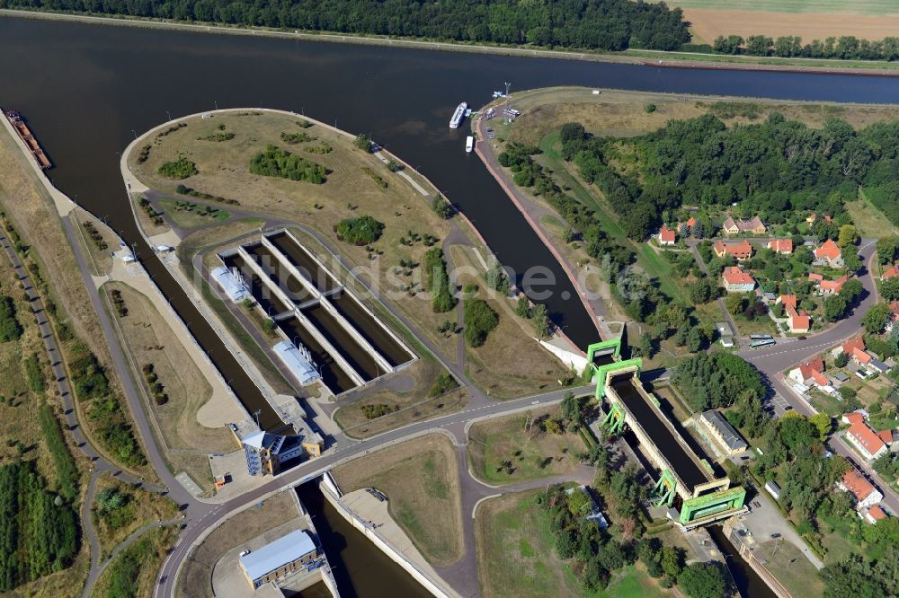 Luftaufnahme Magdeburg - Sparschleuse und Schiffshebewerk Rothensee am Wasserstraßenkreuz Magdeburg in Sachsen-Anhalt