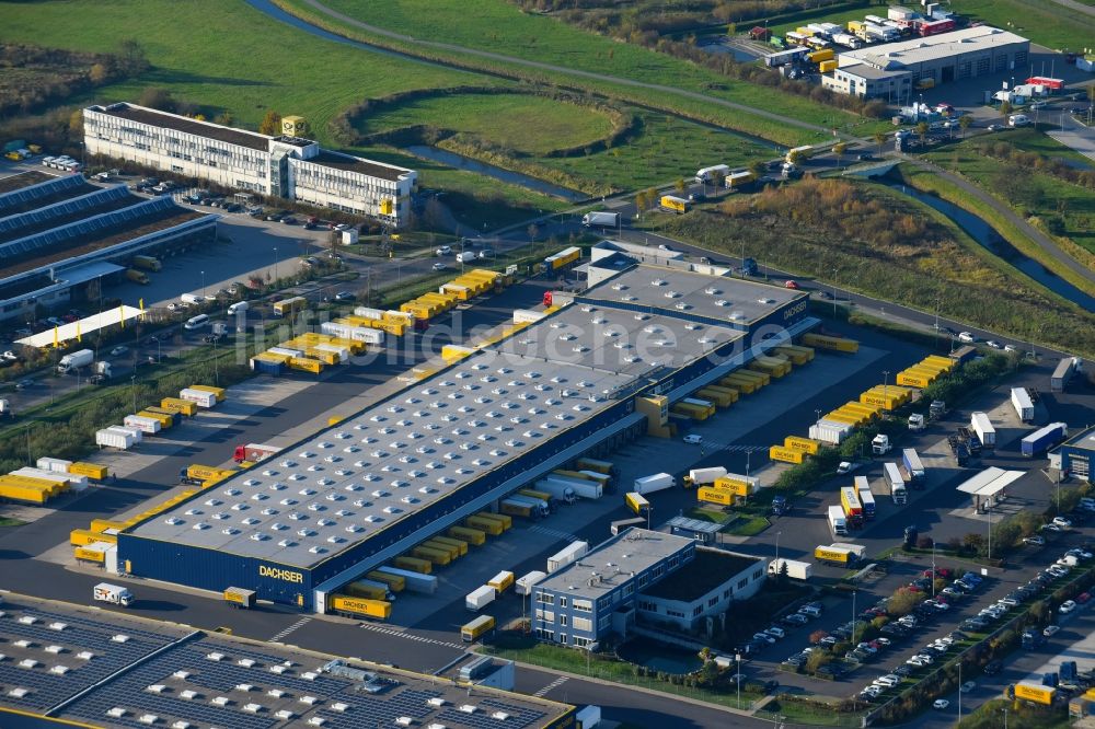 Schönefeld aus der Vogelperspektive: Speditions- Gebäude der Logistik- und Transportfirma DACHSER SE in Schönefeld im Bundesland Brandenburg, Deutschland