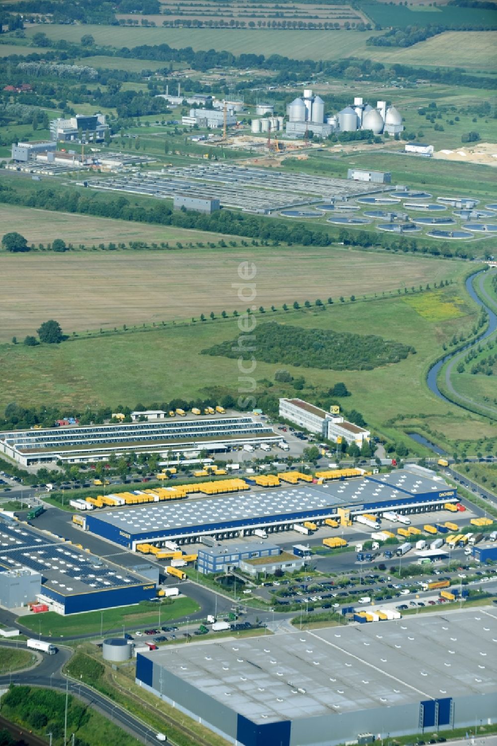 Schönefeld aus der Vogelperspektive: Speditions- Gebäude der Logistik- und Transportfirma DACHSER SE in Schönefeld im Bundesland Brandenburg, Deutschland