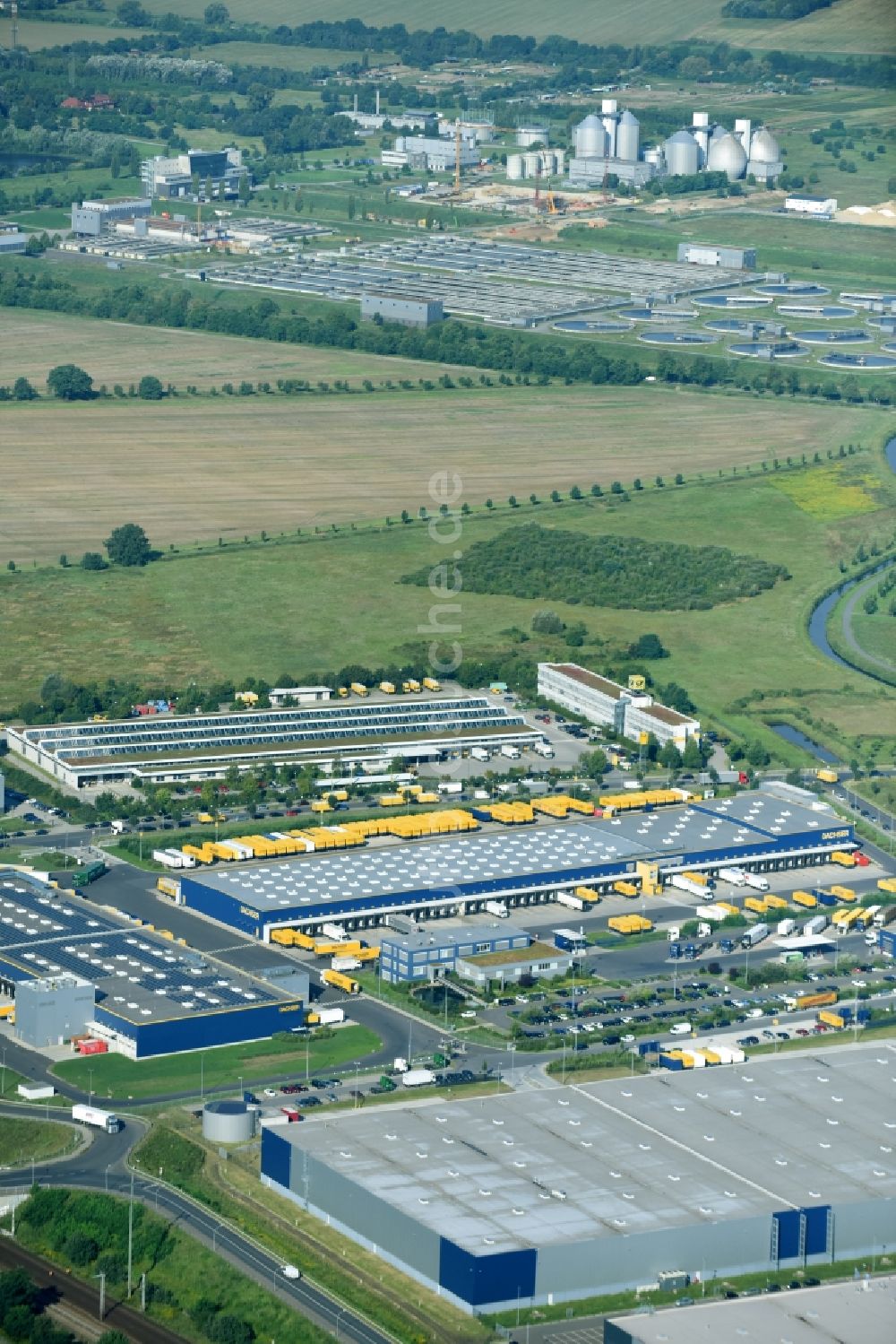 Luftbild Schönefeld - Speditions- Gebäude der Logistik- und Transportfirma DACHSER SE in Schönefeld im Bundesland Brandenburg, Deutschland