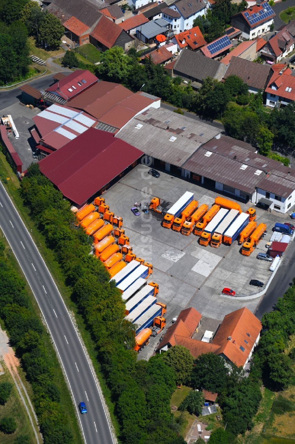 Luftaufnahme Werneck - Speditions- Gebäude der Logistik- und Transportfirma Eichelmann Transporte in Werneck im Bundesland Bayern, Deutschland