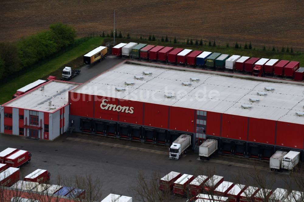 Luftaufnahme Uhrsleben - Speditions- Gebäude der Logistik- und Transportfirma Emons Spedition GmbH Bei den Mühlen in Uhrsleben im Bundesland Sachsen-Anhalt