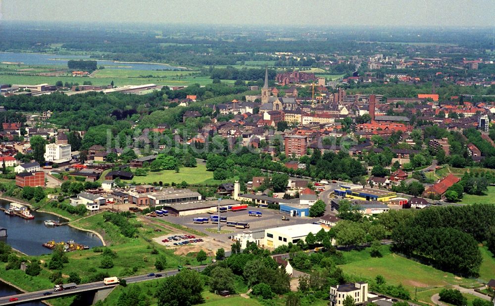 Wesel aus der Vogelperspektive: Speditions- Gebäude der Logistik- und Transportfirma Friedrich Dümmen GmbH & Co. KG Spedition und Lagerung in Wesel im Bundesland Nordrhein-Westfalen