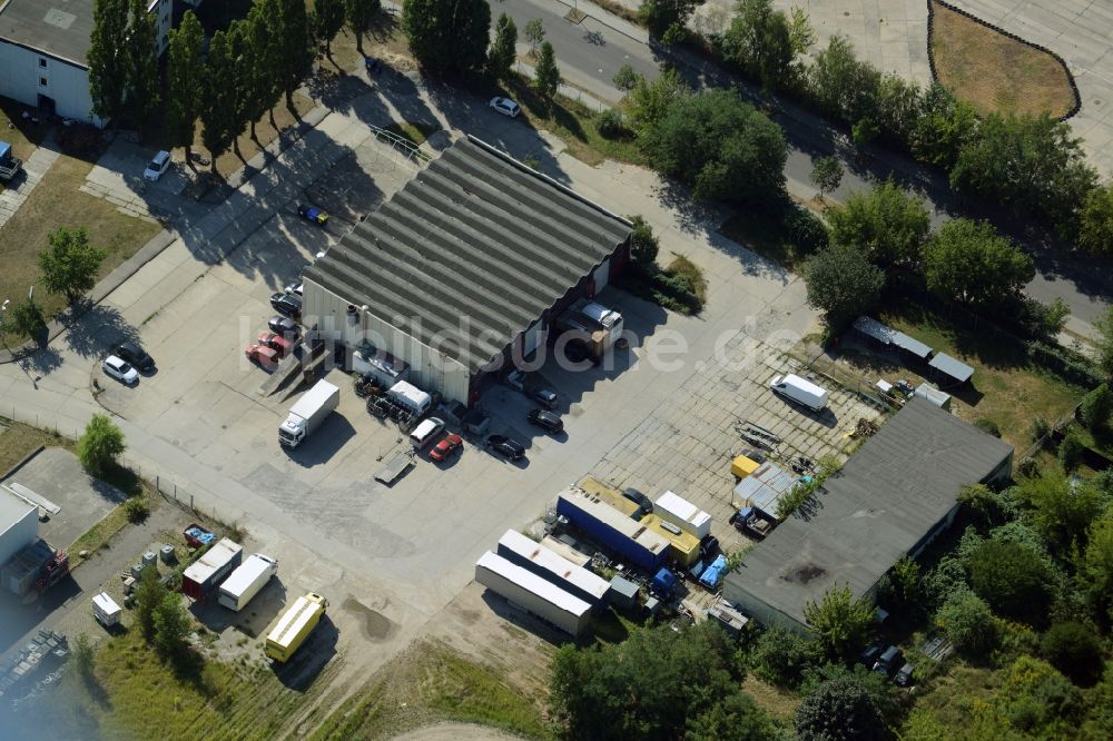 Luftbild Berlin - Speditions- Gebäude der Logistik- und Transportfirma Ilona Ramm in der Boxberger Straße in Berlin