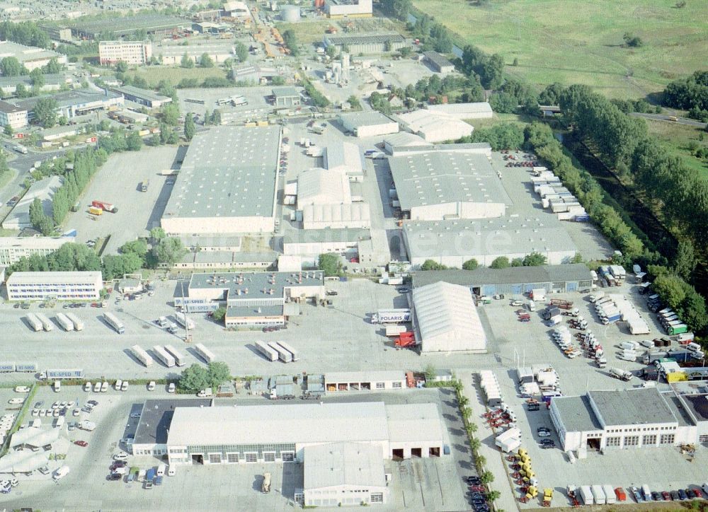 Potsdam aus der Vogelperspektive: Speditions- Gebäude der Logistik- und Transportfirma Krage Potsdam GmbH Am Buchhorst in Potsdam im Bundesland Brandenburg