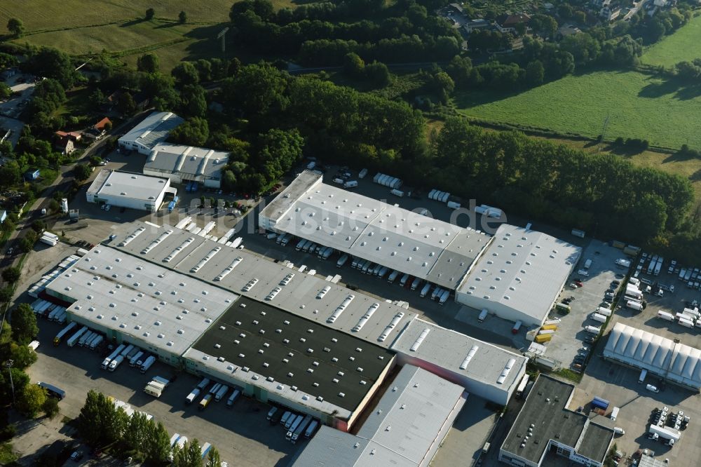 Potsdam aus der Vogelperspektive: Speditions- Gebäude der Logistik- und Transportfirma Krage Potsdam GmbH Am Buchhorst in Potsdam im Bundesland Brandenburg