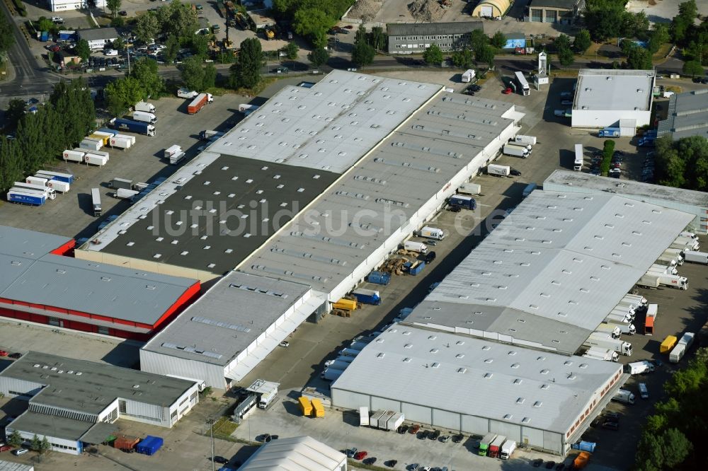 Luftaufnahme Potsdam - Speditions- Gebäude der Logistik- und Transportfirma Krage Potsdam GmbH Am Buchhorst in Potsdam im Bundesland Brandenburg