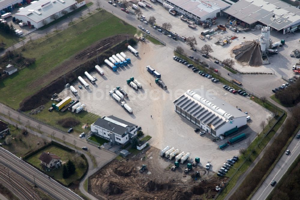 Luftaufnahme Stutensee - Speditions- Gebäude der Logistik- und Transportfirma Mahler Transporte in Stutensee im Bundesland Baden-Württemberg, Deutschland