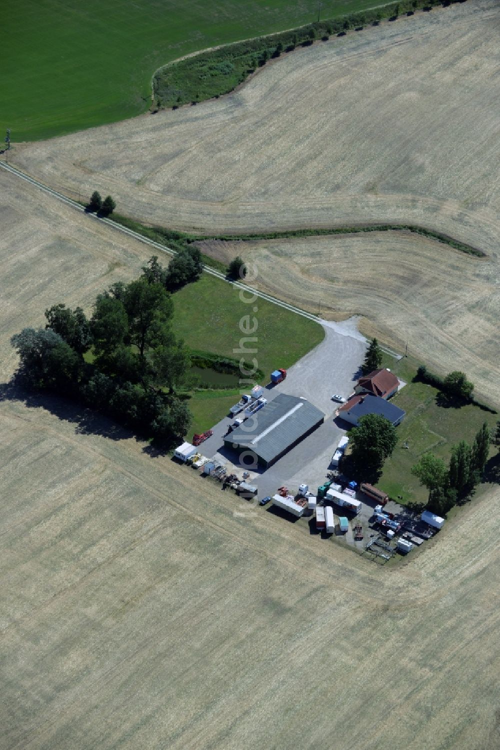 Broderstorf von oben - Speditions- Gebäude der Logistik- und Transportfirma Marco Welte Schausteller in Broderstorf im Bundesland Mecklenburg-Vorpommern