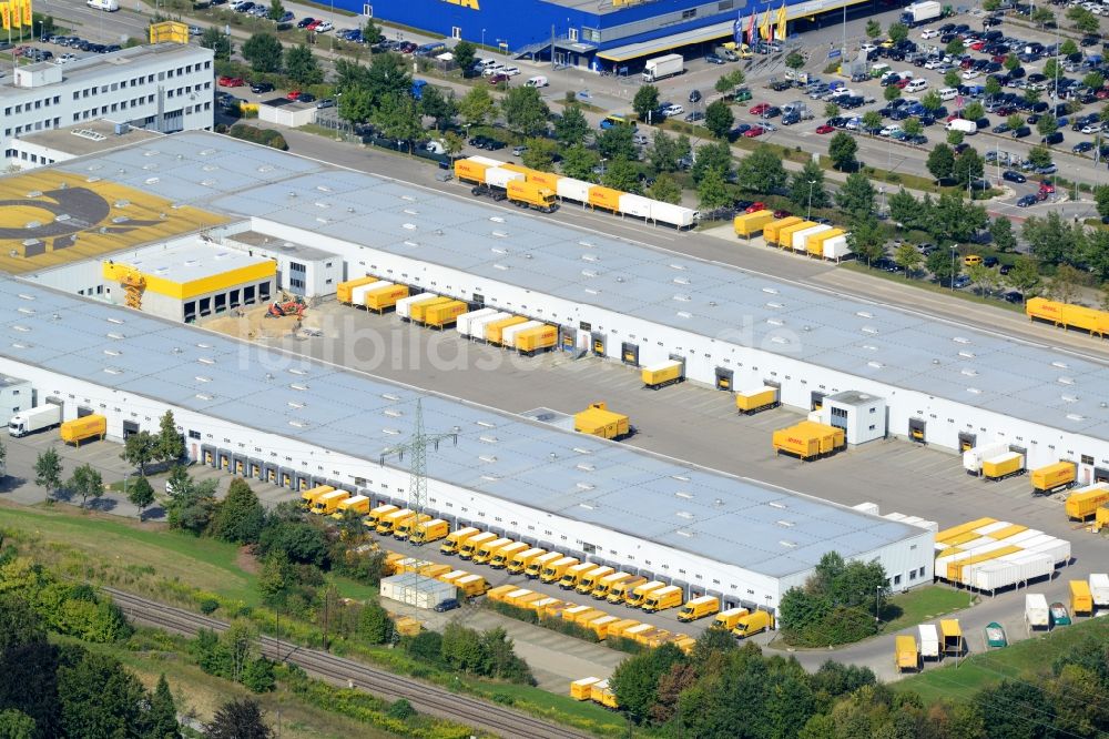 Luftbild Augsburg - Speditions- Gebäude der Logistik- und Transportfirma Post - DHL in Augsburg im Bundesland Bayern