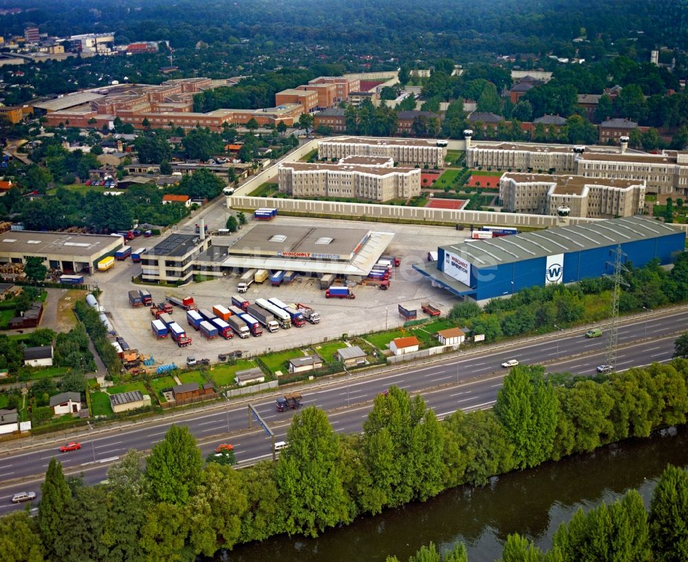 Berlin aus der Vogelperspektive: Speditions- Gebäude der Logistik- und Transportfirma der Weichelt Spedition im Ortsteil Charlottenburg in Berlin, Deutschland