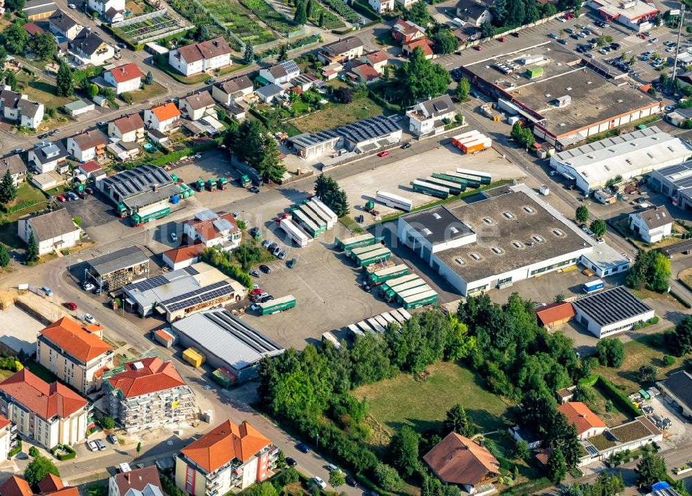 Ettenheim aus der Vogelperspektive: Speditions- Gebäude der Logistik- und Transportfirma Fa Wildt in Ettenheim im Bundesland Baden-Württemberg, Deutschland