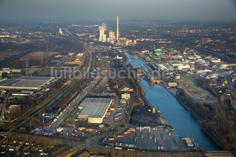 Luftaufnahme Herne - Speditions- und Gewerbegebietsansiedlungen am Ufer des Rhein-Herne-Kanal in Herne im Bundesland Nordrhein-Westfalen