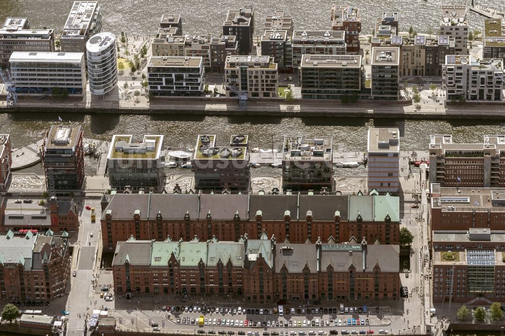 Hamburg von oben - Speicherstadt am Ufer der Elbe am Kaiserkai im Hamburger Hafen