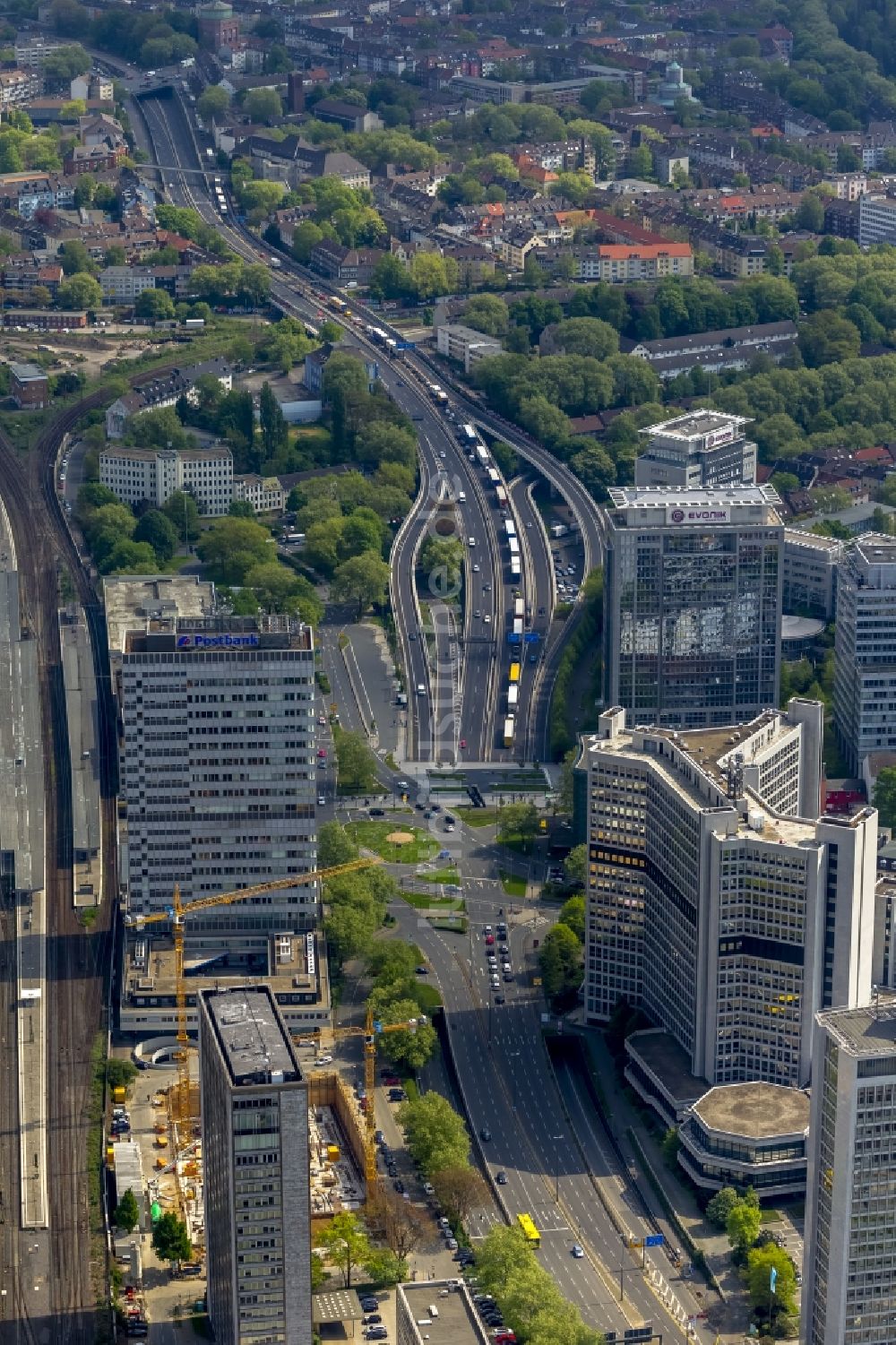 Luftbild Essen - Sperrung der Bundesautobahn A 40 in Essen im Bundesland Nordrhein-Westfalen