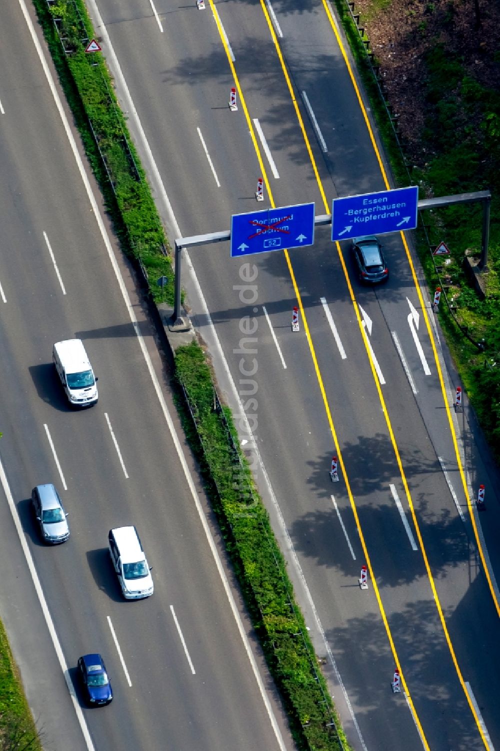 Luftbild Essen - Sperrung der Bundesautobahn A 52 in Essen im Bundesland Nordrhein-Westfalen