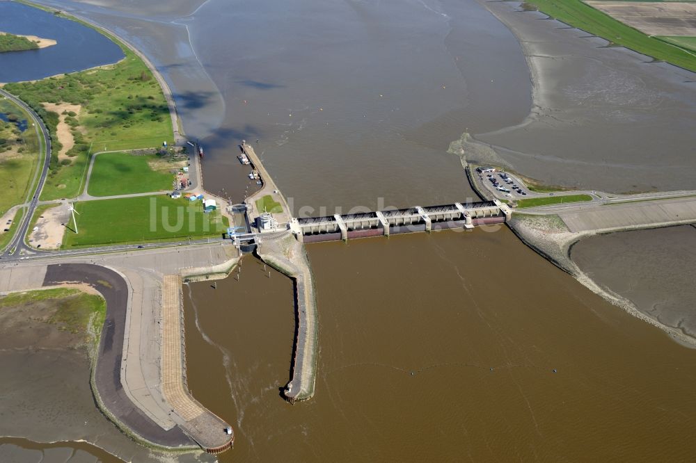 Luftaufnahme Wesselburenerkoog - Sperrwerk- Schleusenanlagen der Eider zur Nordsee in Wesselburenerkoog im Bundesland Schleswig-Holstein, Deutschland