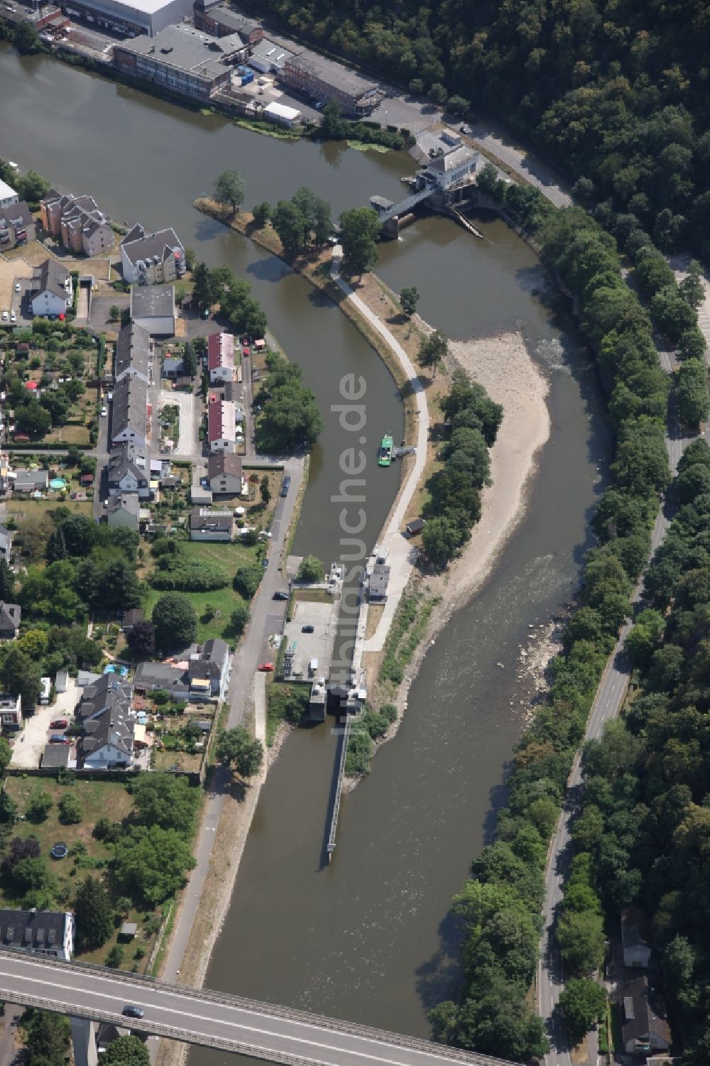 Lahnstein aus der Vogelperspektive: Sperrwerk- Schleusenanlagen an der Lahn in Lahnstein im Bundesland Rheinland-Pfalz, Deutschland