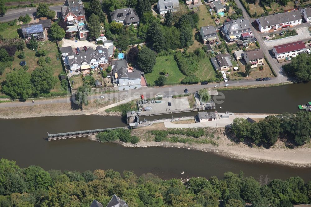 Lahnstein von oben - Sperrwerk- Schleusenanlagen an der Lahn in Lahnstein im Bundesland Rheinland-Pfalz, Deutschland