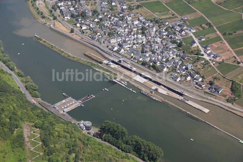 Luftaufnahme Bruttig-Fankel - Sperrwerk- Schleusenanlagen an der Mosel in Bruttig-Fankel im Bundesland Rheinland-Pfalz, Deutschland