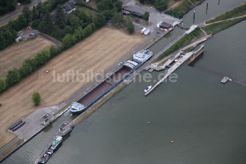 Luftaufnahme Enkirch - Sperrwerk- Schleusenanlagen in der Mosel in Enkirch im Bundesland Rheinland-Pfalz, Deutschland