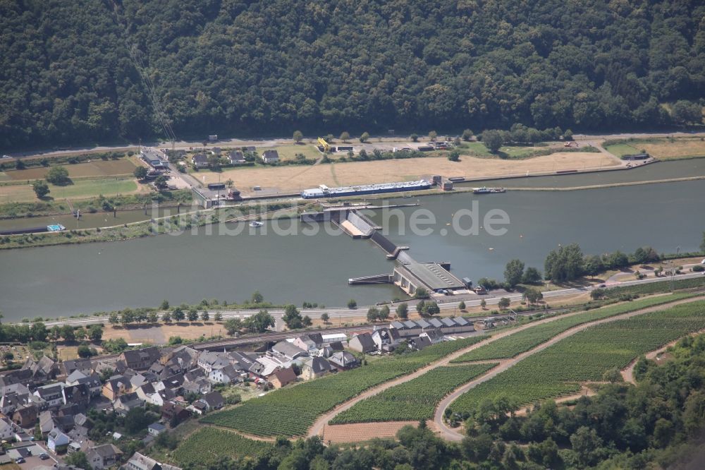 Müden (Mosel) von oben - Sperrwerk- Schleusenanlagen der Mosel in Müden (Mosel) im Bundesland Rheinland-Pfalz, Deutschland