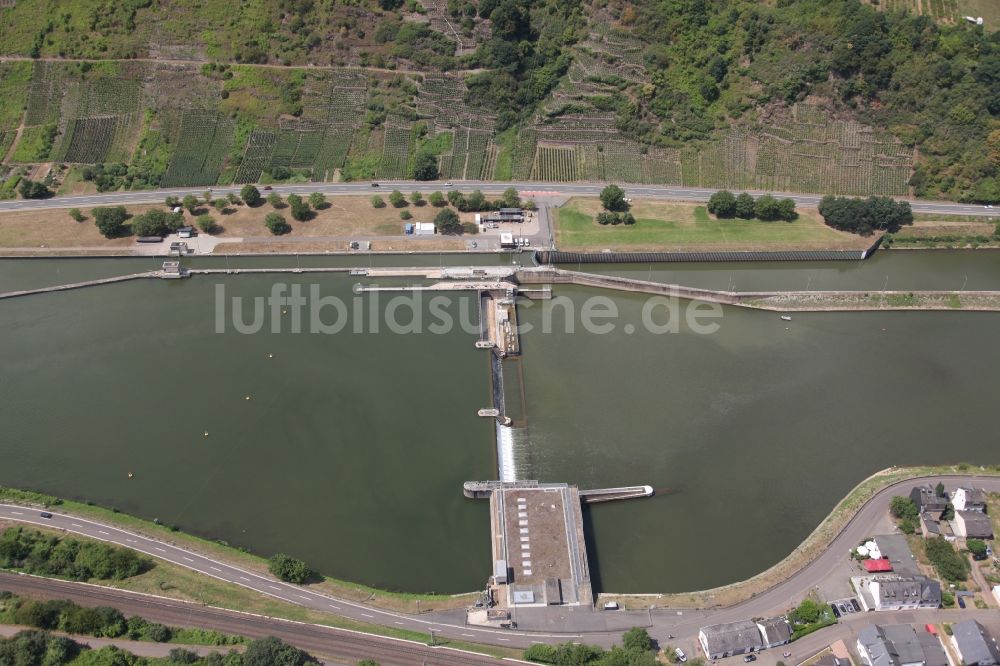 Luftbild Neef - Sperrwerk- Schleusenanlagen in der Mosel in Neef im Bundesland Rheinland-Pfalz, Deutschland