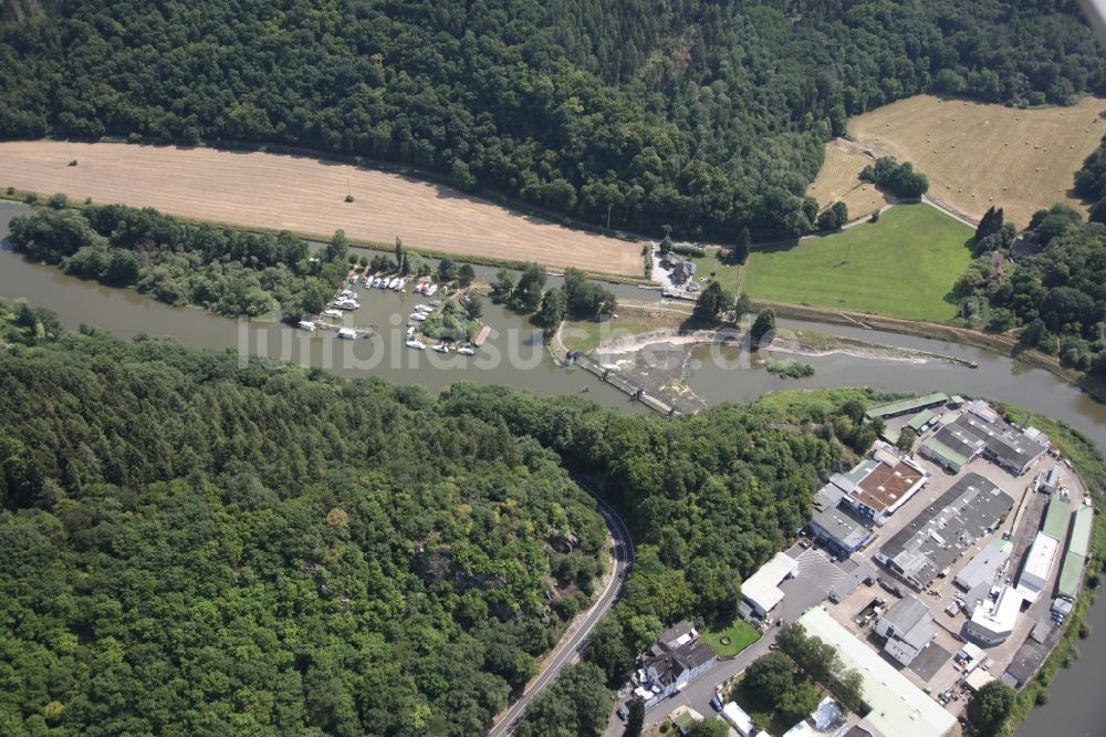 Seelbach von oben - Sperrwerk- Schleusenanlagen der Schleuse Hollerich in Seelbach im Bundesland Rheinland-Pfalz, Deutschland