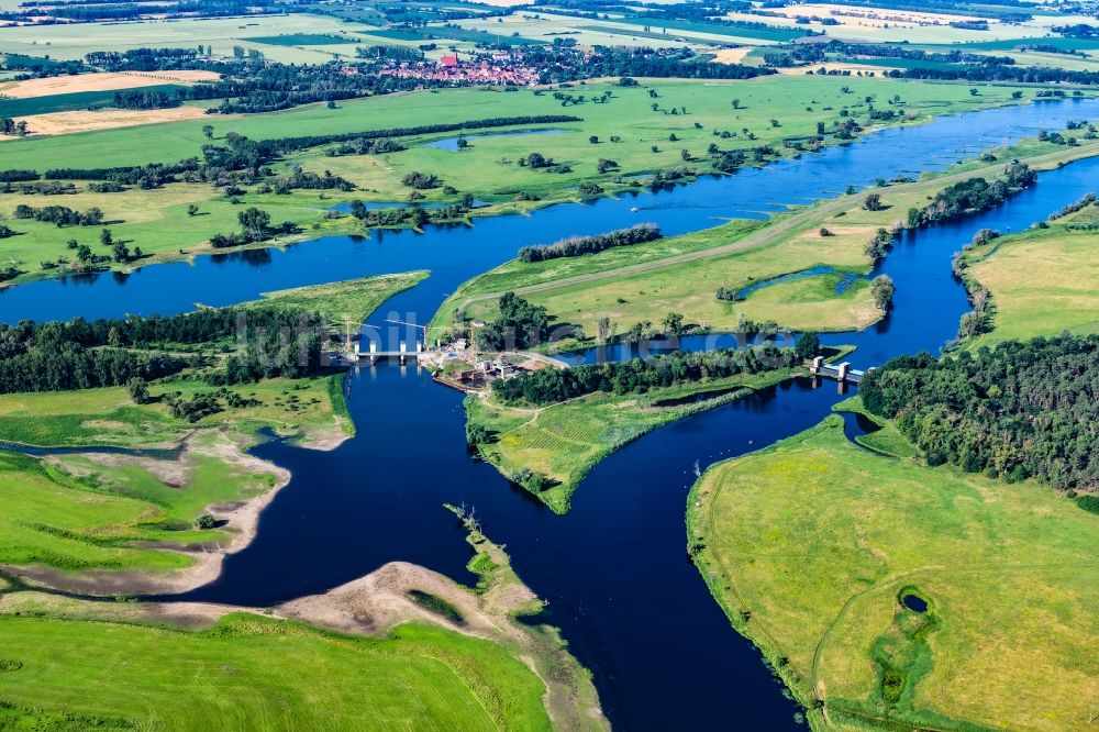 Luftbild Hansestadt Werben (Elbe) - Sperrwerk Wehrgruppe Quitzöbel in Höhe der Hansestadt Werben an der Elbe-Havel-Mündung im Bundesland Sachsen-Anhalt, Deutschland