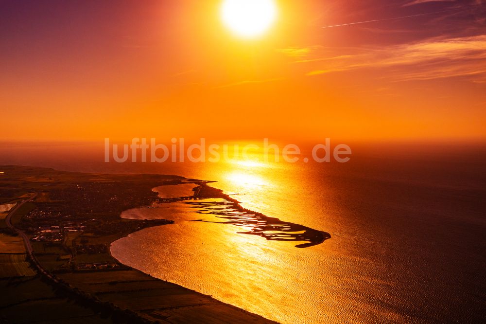 Großenbrode von oben - Spiegelung auf der Wasseroberfläche in Großenbrode an der Ostseeküste im Bundesland Schleswig-Holstein, Deutschland