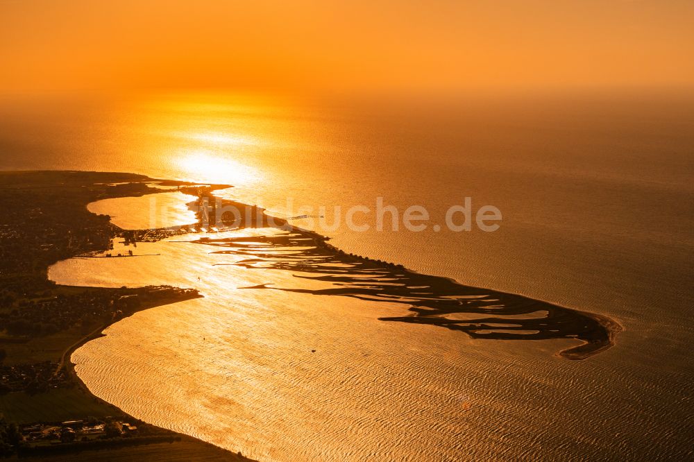 Großenbrode von oben - Spiegelung auf der Wasseroberfläche in Großenbrode an der Ostseeküste im Bundesland Schleswig-Holstein, Deutschland