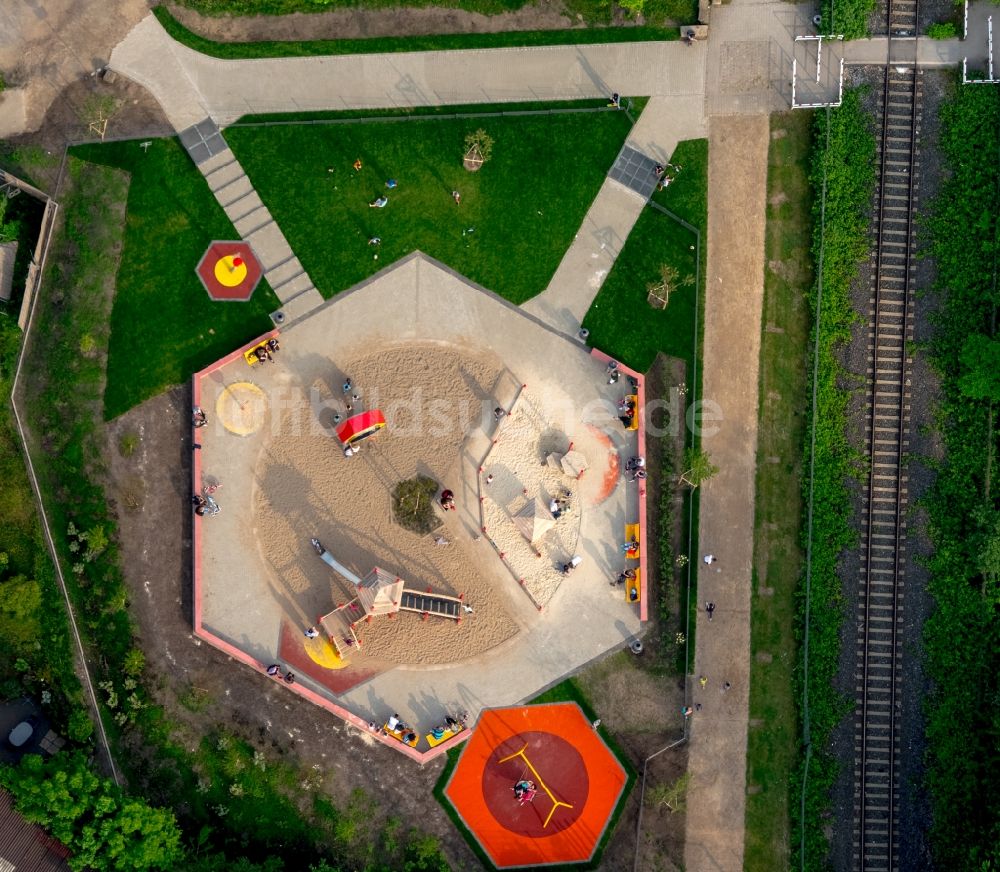 Luftbild Gelsenkirchen - Spielplatz mit Sandfläche in einem Wohngebiet in Gelsenkirchen im Bundesland Nordrhein-Westfalen