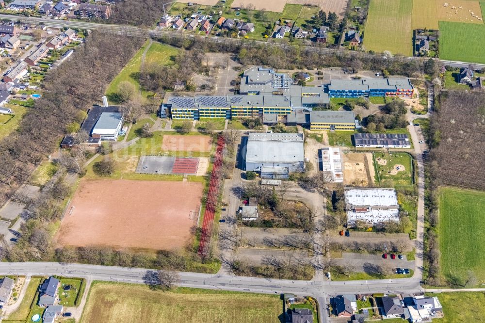 Luftbild Voerde (Niederrhein) - Spielplatz der Städtische Kindertageseinrichtung Am Gymnasium in Voerde im Bundesland Nordrhein-Westfalen, Deutschland