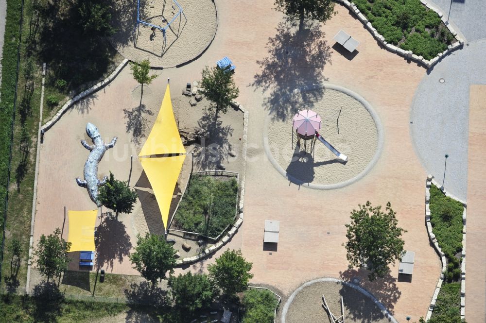 Berlin von oben - Spielplatz der Ulmen-Grundschule in Berlin