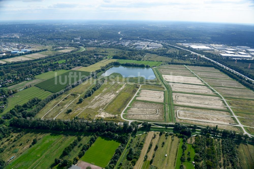 Hamburg von oben - Spülfelder auf dem Moorburger Elbdeich an der Autobahn BAB A7 in Hamburg, Deutschland