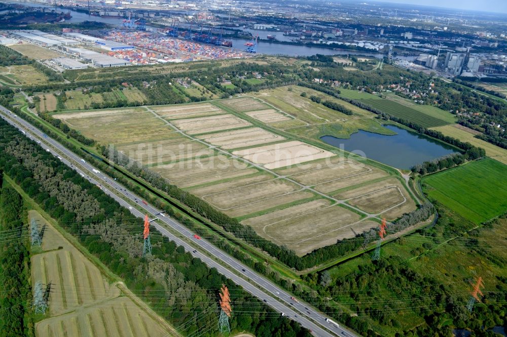 Hamburg aus der Vogelperspektive: Spülfelder auf dem Moorburger Elbdeich an der Autobahn BAB A7 in Hamburg, Deutschland