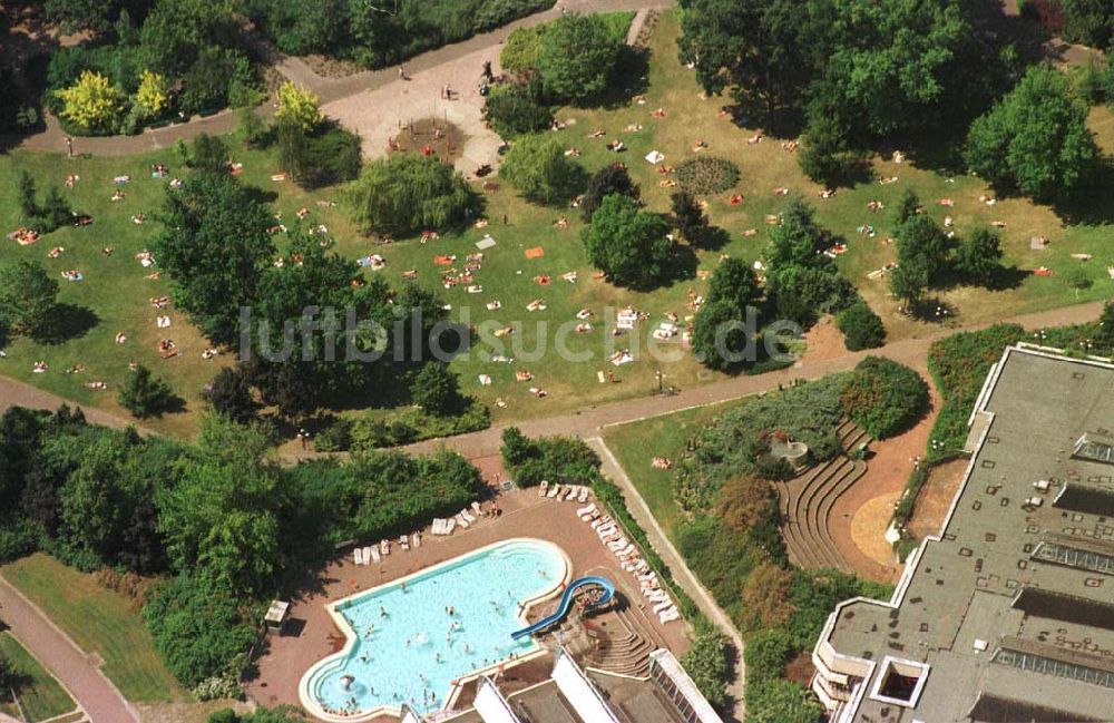 Luftbild Berlin - Friedrichshain - Sport- und Erholungszentrum (SEZ) am Volkspark