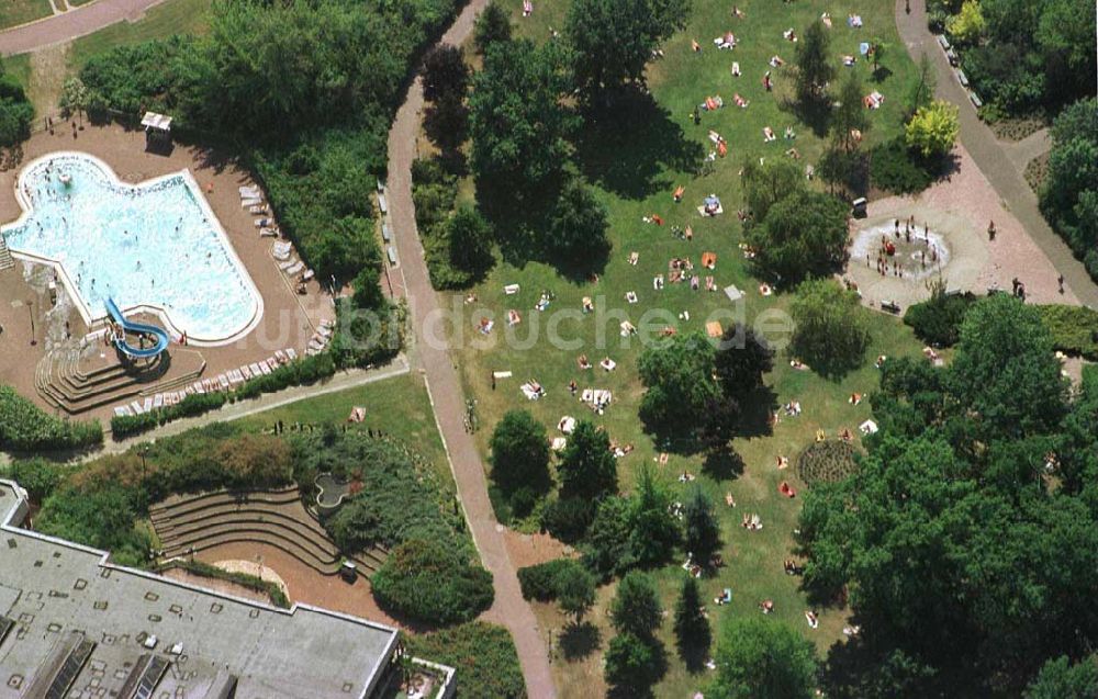 Berlin - Friedrichshain aus der Vogelperspektive: Sport- und Erholungszentrum (SEZ) am Volkspark Friedrichshain.