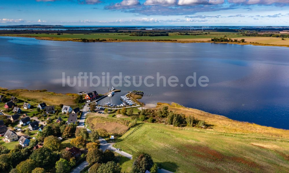 Luftbild Vieregge - Sport- und Segelboot - Anlegestelle Boutique Hafen Vieregge in Vieregge im Bundesland Mecklenburg-Vorpommern, Deutschland