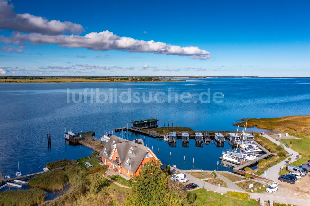 Vieregge von oben - Sport- und Segelboot - Anlegestelle Boutique Hafen Vieregge in Vieregge im Bundesland Mecklenburg-Vorpommern, Deutschland